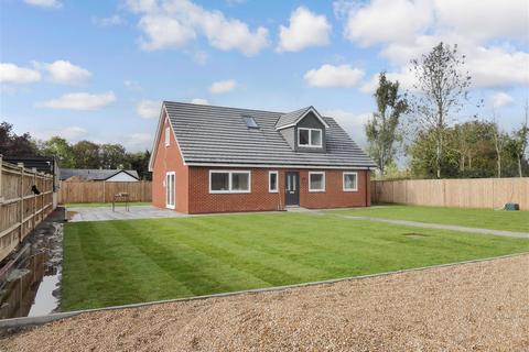 4 bedroom detached bungalow for sale - Loxwood Road, Alfold, Surrey