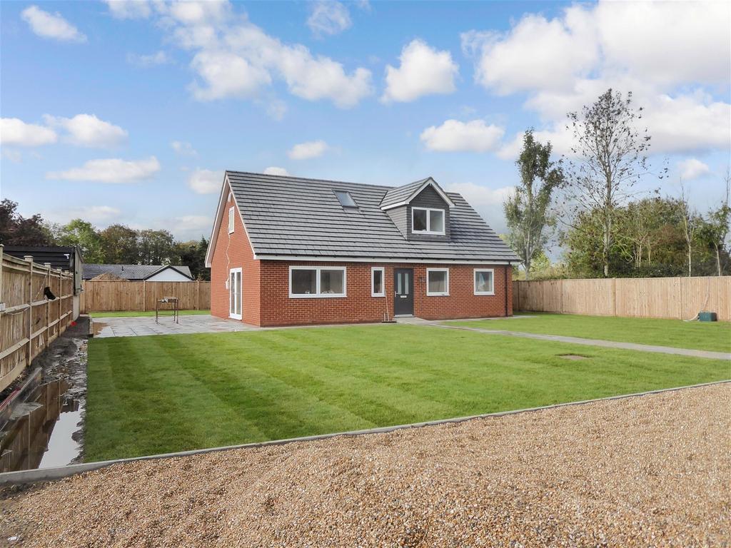Loxwood Road, Alfold, Surrey 4 bed detached bungalow for sale £775,000