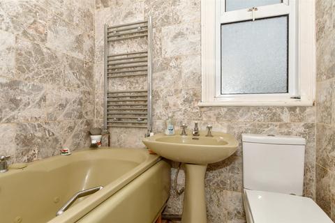 15 Arklow Square, Ramsgate, CT11 8PS