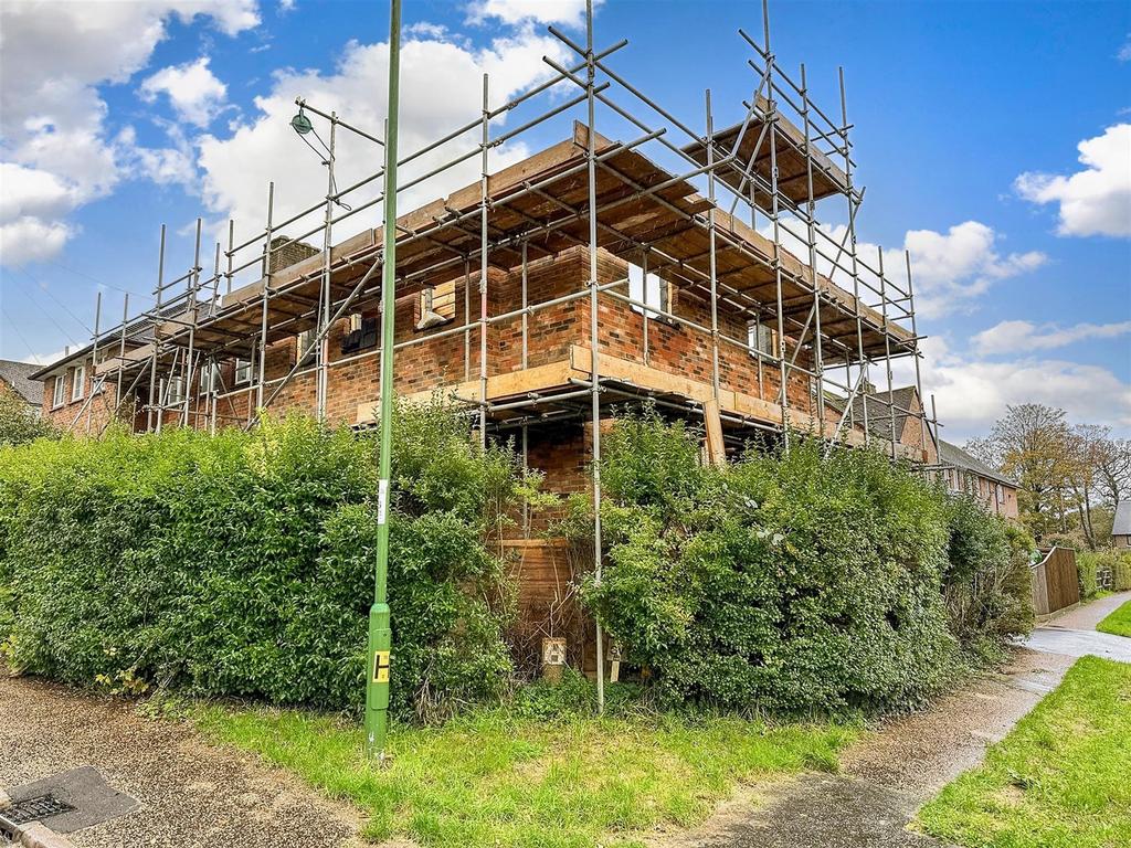 The Spinney, Pulborough, West Sussex 4 bed terraced house for sale £