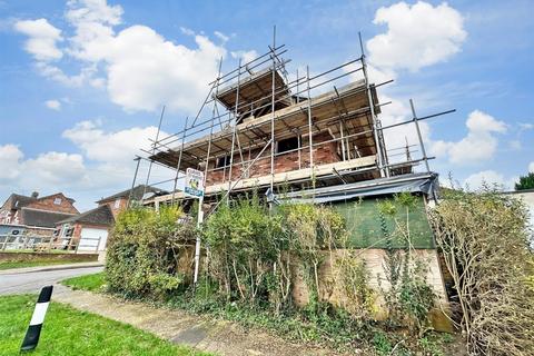 4 bedroom terraced house for sale, The Spinney, Pulborough, West Sussex