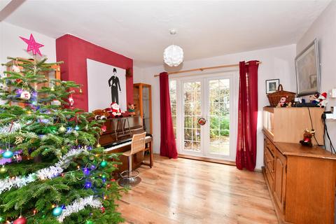 3 bedroom semi-detached house for sale, Beech Avenue, Brentwood, Essex