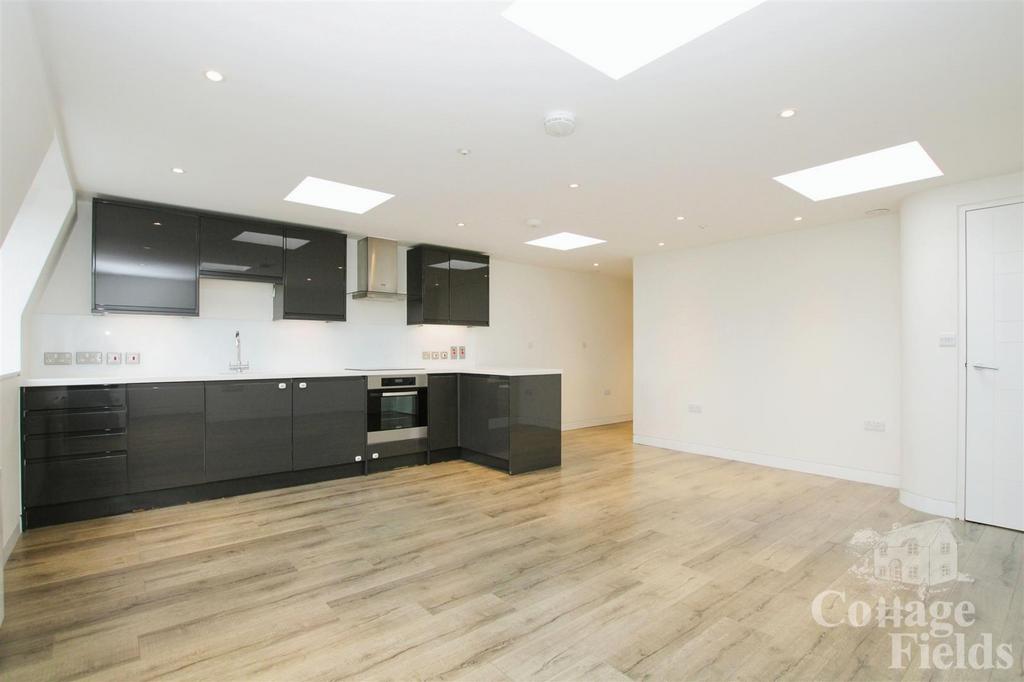 Ladysmith Road, Enfield Town, EN1 Share Of Freehold! 2 bed flat for sale £400,000