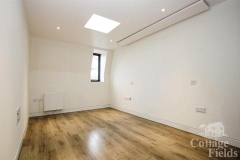 2 bedroom flat for sale, Ladysmith Road, Enfield Town, EN1 - Share Of Freehold!