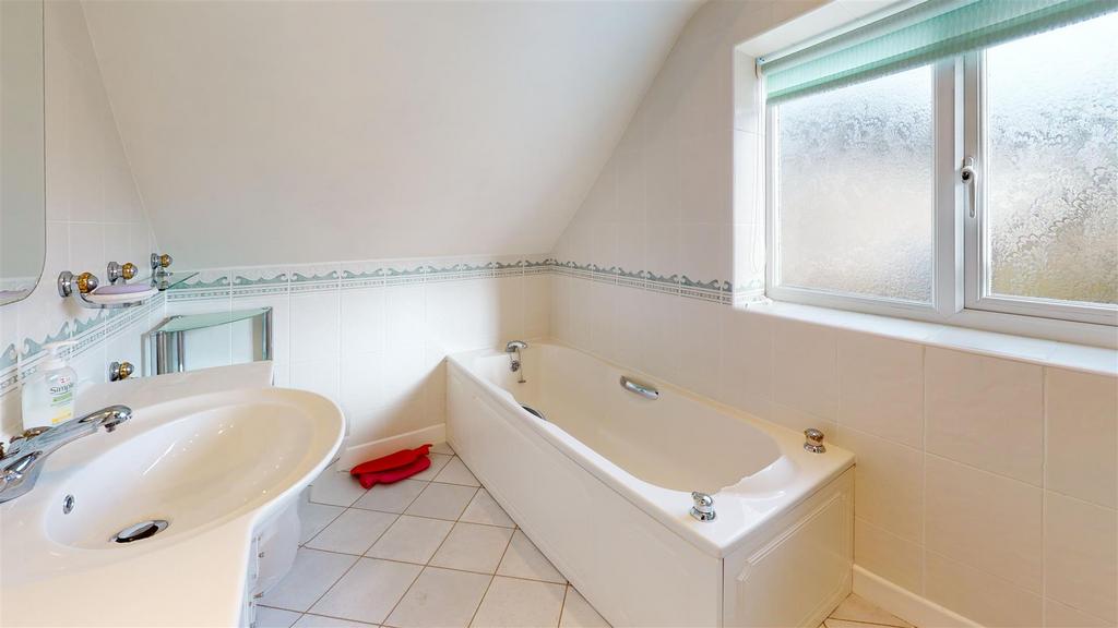 Croft-Park-Bathroom.jpg