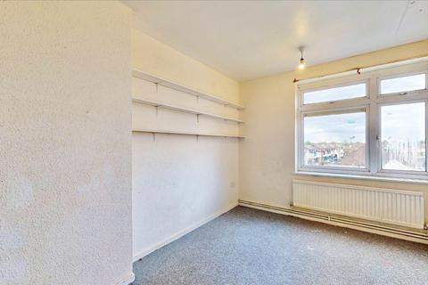 1123 High Road, Romford, RM6 4AT