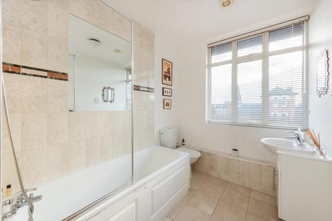 2 bedroom flat for sale, Mapesbury Road, London, NW2