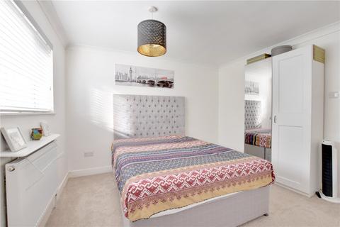 25 Callaghan Close, London, SE13 5RR