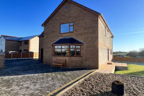 4 bedroom detached house for sale - Valley, Anglesey