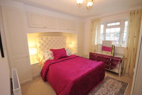4 bedroom terraced house for sale - Norseman Way, Greenford