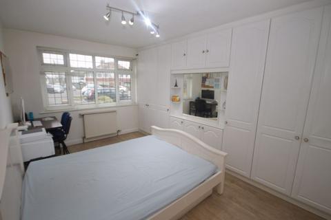 10 Ormsby Gardens, Greenford, UB6 9NR