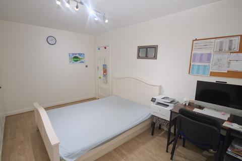 10 Ormsby Gardens, Greenford, UB6 9NR