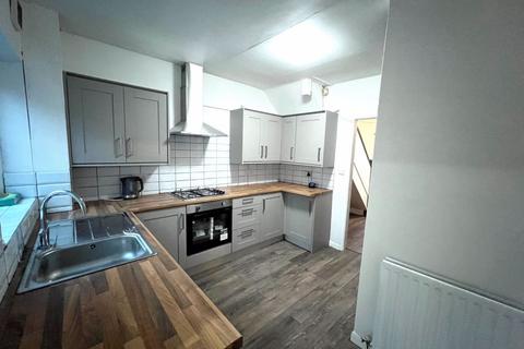 3 bedroom terraced house to rent, Proctor Way, Manchester