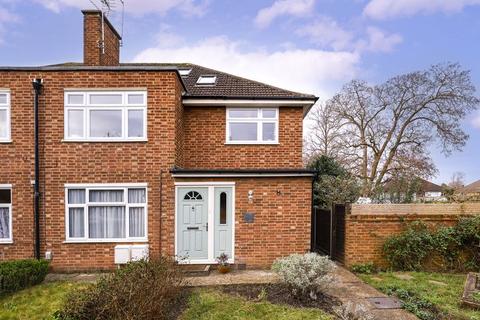 2a Mayfield Close, Thames Ditton, KT7 0AG
