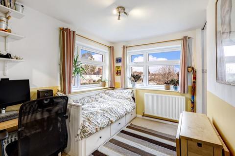 2a Mayfield Close, Thames Ditton, KT7 0AG