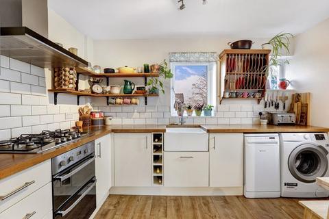 2a Mayfield Close, Thames Ditton, KT7 0AG