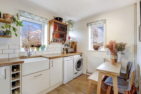 2a Mayfield Close, Thames Ditton, KT7 0AG