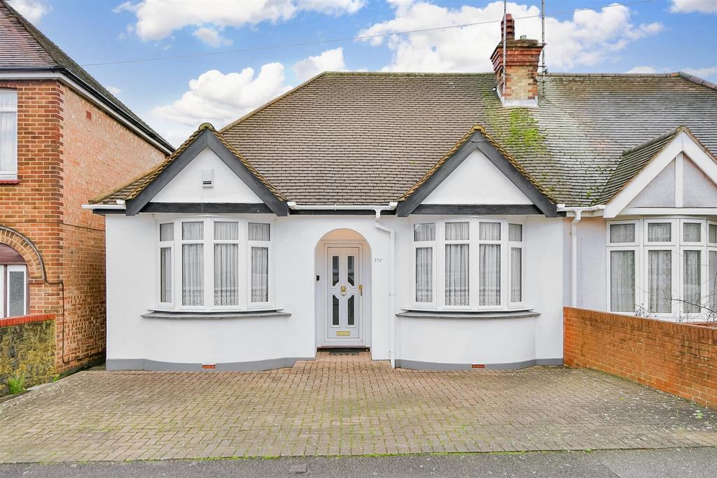 Sturdee Avenue, Gillingham, Kent 2 bed semidetached bungalow £300,000