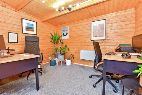 2 Rackham Close, Welling, DA16 1NZ
