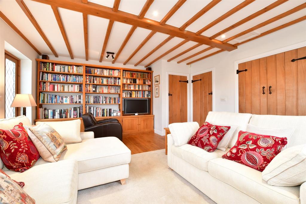 Nutbourne Road, Nutbourne, Pulborough, West Sussex 3 bed cottage for