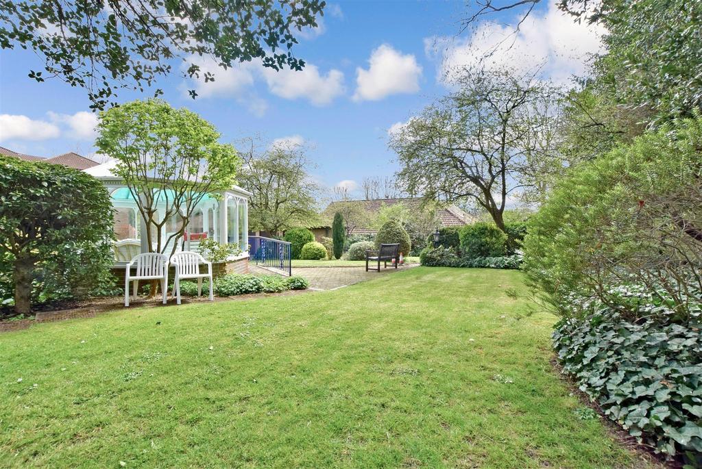 Wray Park Road, Reigate, Surrey 1 bed flat for sale £215,000