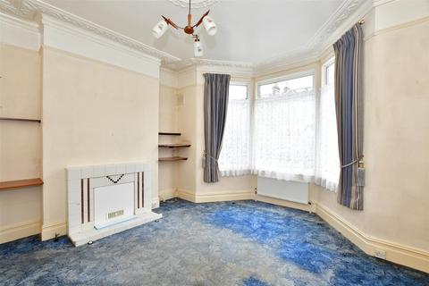 2 bedroom ground floor flat for sale - Harpenden Road, Wanstead