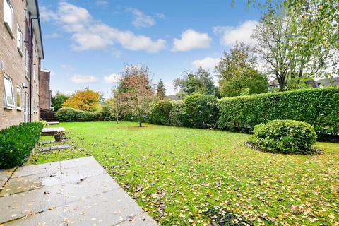 39 Upton Dene, Sutton, SM2 6TA