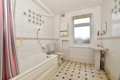 128 Chestnut Grove, New Malden, KT3 3JT