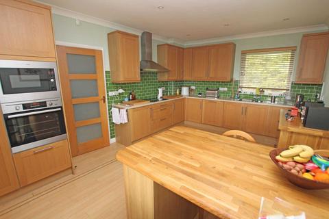 4 bedroom detached house for sale, Meads Brow, Eastbourne, BN20 7UP