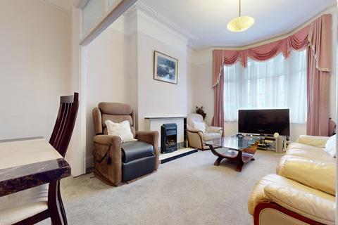 8 Macoma Road, London, SE18 2QP