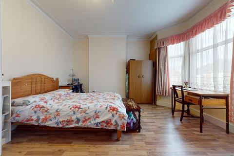 8 Macoma Road, London, SE18 2QP