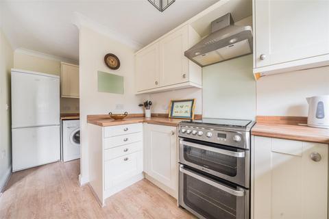 21 Downs Close, Headcorn, Ashford, TN27 9UG