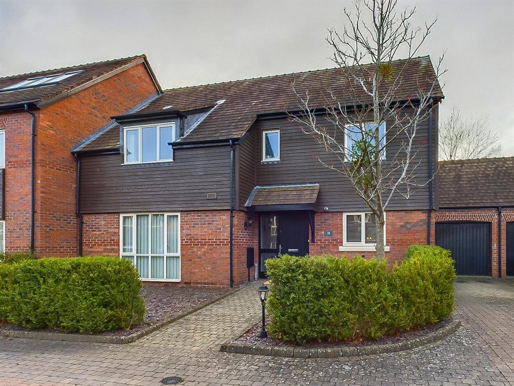 Millers Croft, Malvern 4 bed link detached house £450,000