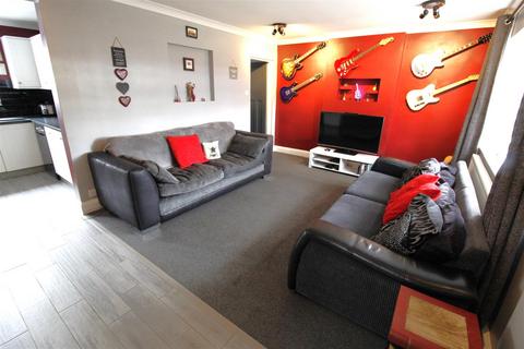 69 Hart Road, Byfleet, West Byfleet, KT14 7NL