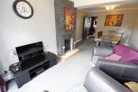 69 Hart Road, Byfleet, West Byfleet, KT14 7NL