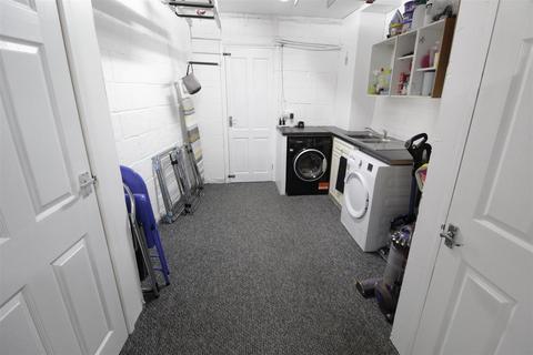 69 Hart Road, Byfleet, West Byfleet, KT14 7NL