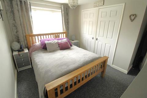 69 Hart Road, Byfleet, West Byfleet, KT14 7NL