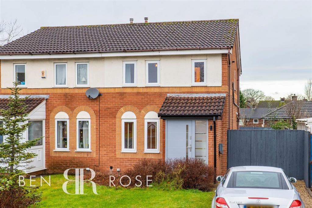 Buckingham Avenue, Penwortham, Preston 3 bed semidetached house for