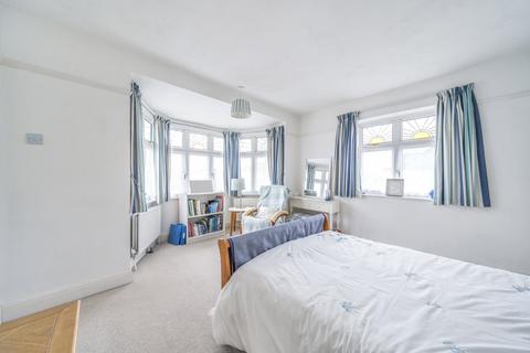 22 Strathearn Avenue, Twickenham, TW2 6JU