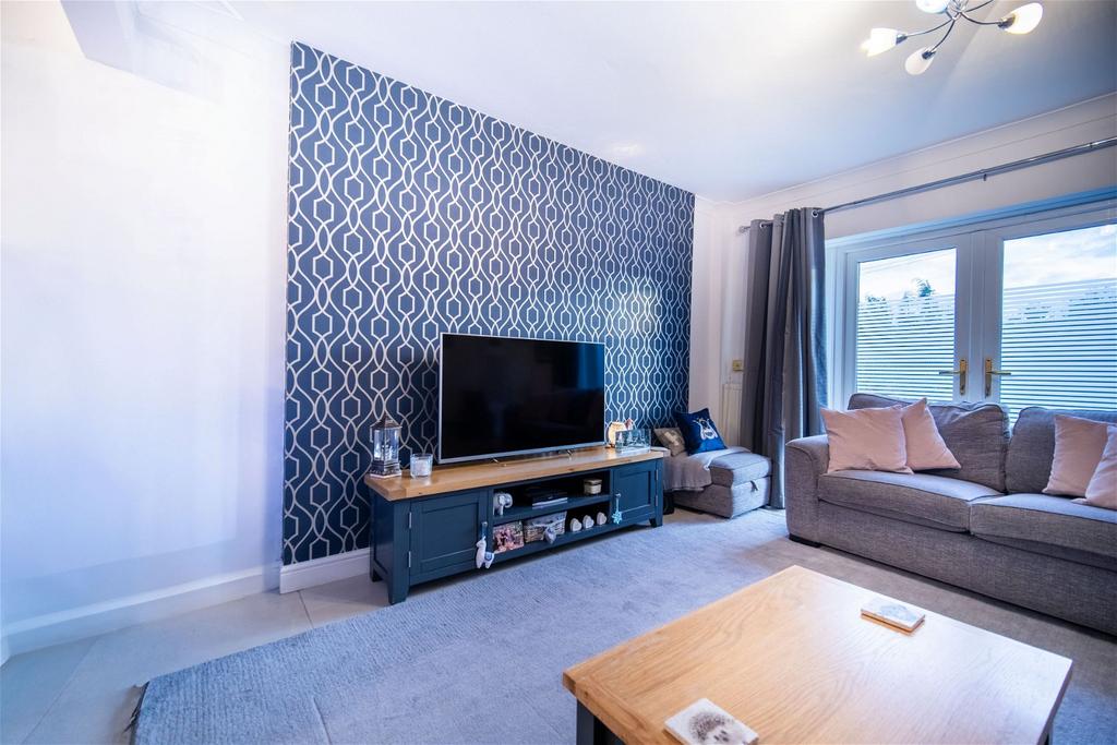 Conway Crescent, Tonteg, Pontypridd, CF38 1HP 3 bed semidetached house