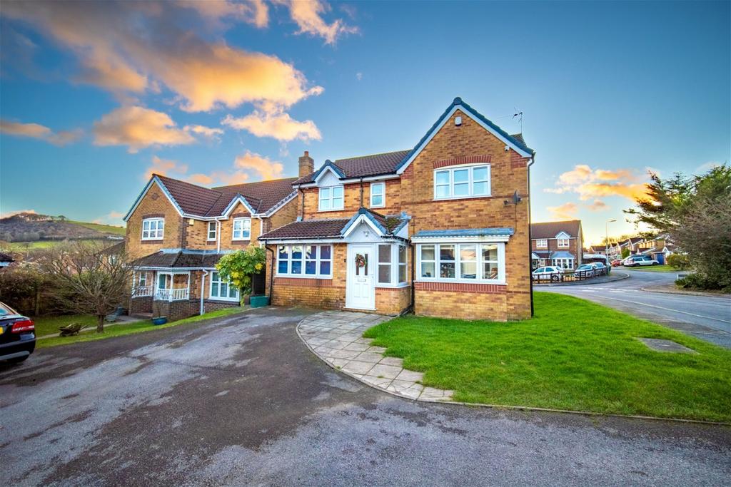Meadow Way, Caerphilly, CF83 1TF 4 bed detached house for sale £410,000