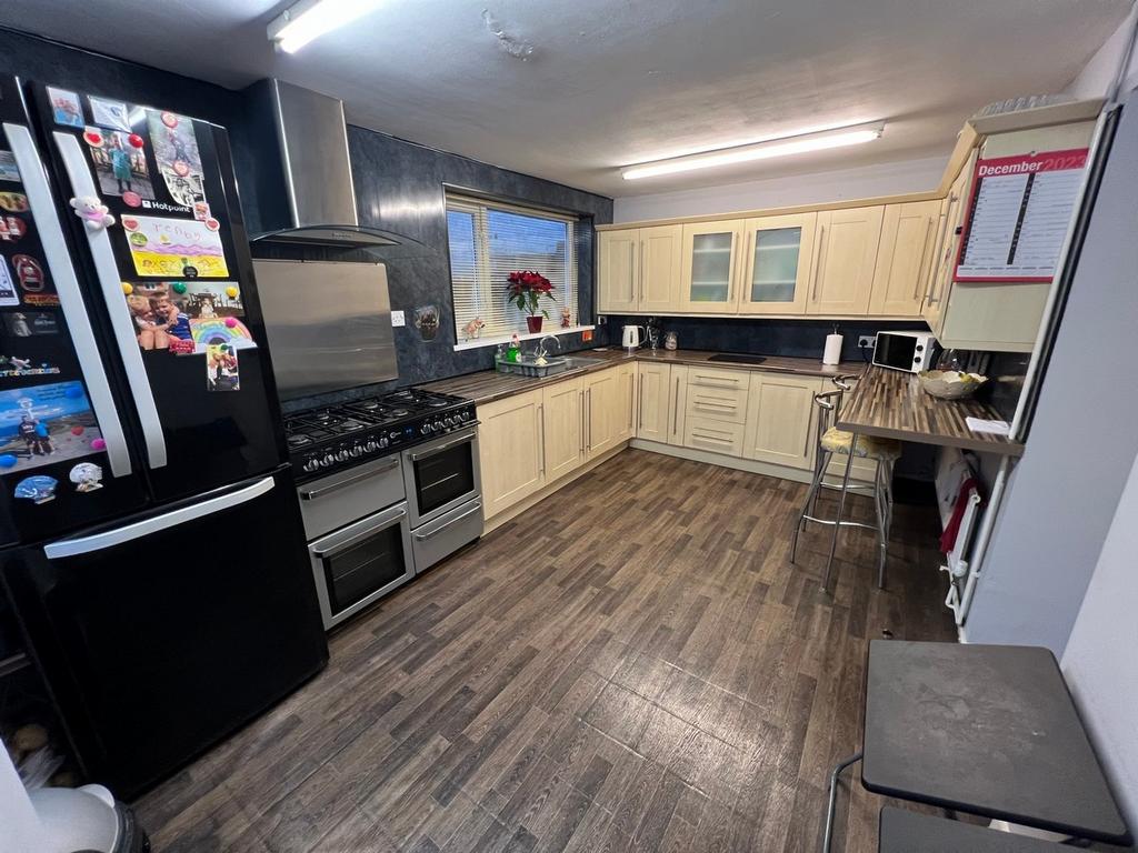 Oak Street Treorchy Treorchy 4 bed terraced house for sale £285,000