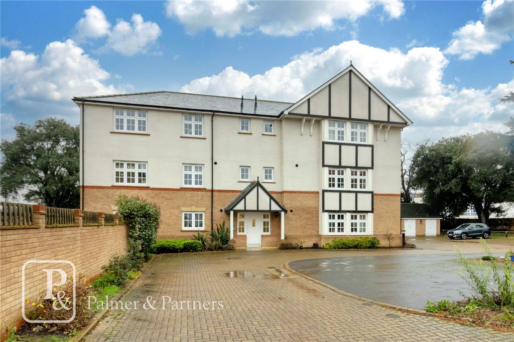 Ruth King Close, Colchester, Essex, CO3 2 bed apartment £325,000