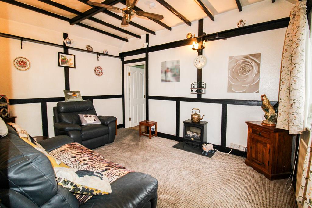 Windsor Road, Farnborough, GU14 2 bed bungalow for sale £350,000