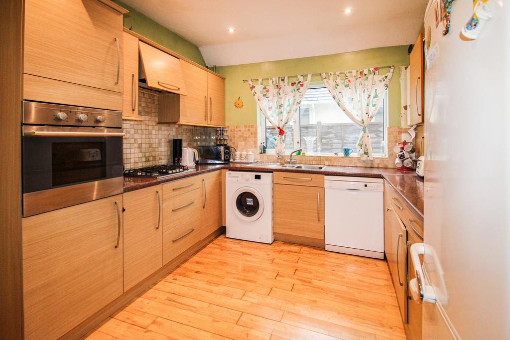 Windsor Road, Farnborough, GU14 2 bed bungalow for sale £350,000