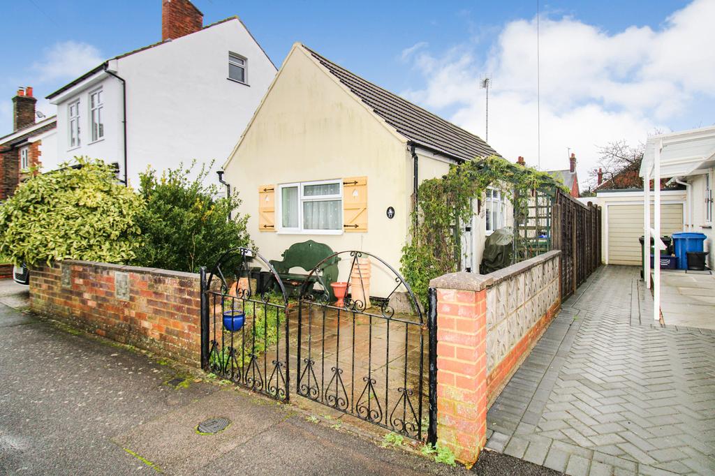 Windsor Road, Farnborough, GU14 2 bed bungalow £325,000