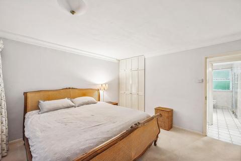 3 bedroom flat for sale, Parkleys, Richmond, TW10