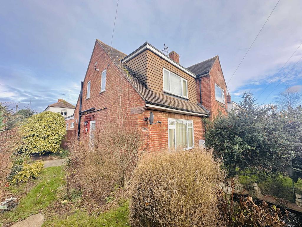Edwin Road, Didcot 3 bed semidetached house for sale £350,000