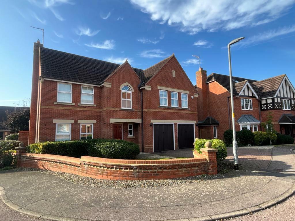 Sorrel Close, Wootton Fields, Northamptonshire NN4 6EY 5 bed detached