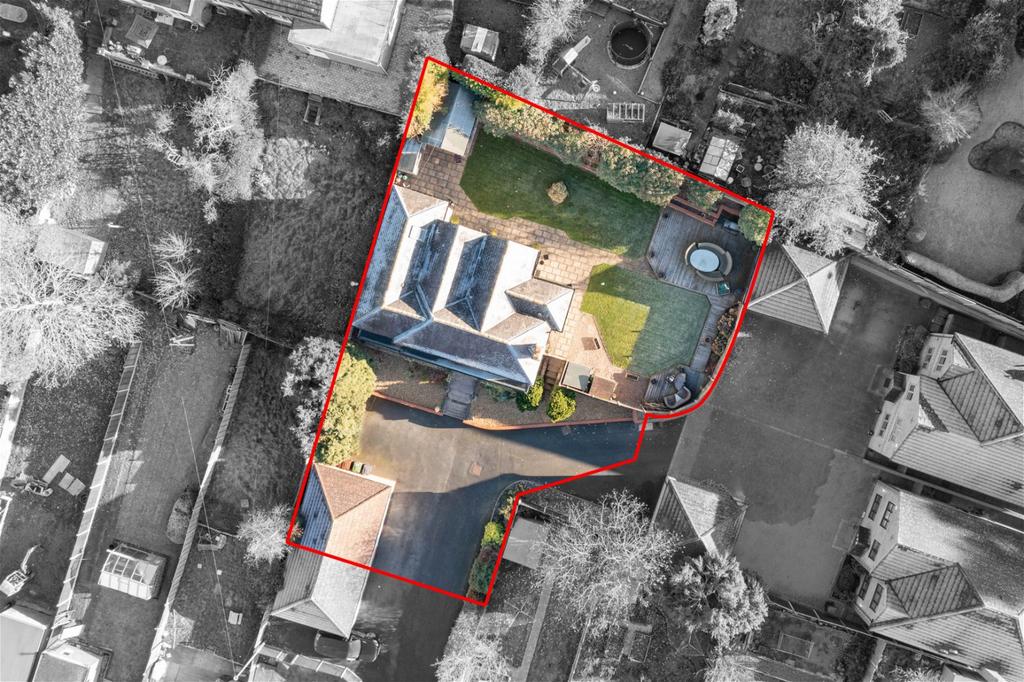 Birmingham Road, Lickey End, Bromsgrove, B61 0HJ 4 bed detached house